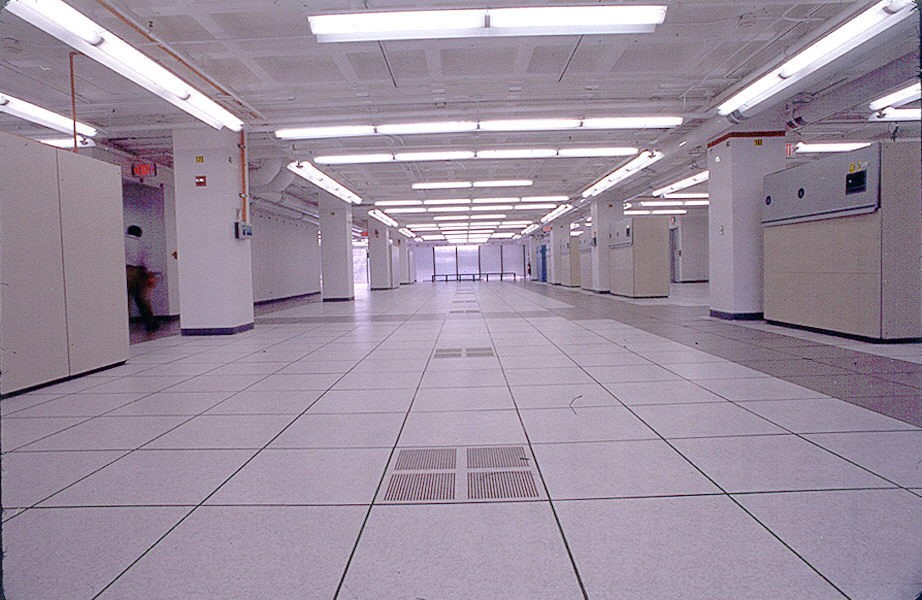 https://ebapc.com/wp-content/uploads/2016/05/Data-Center-3.jpg